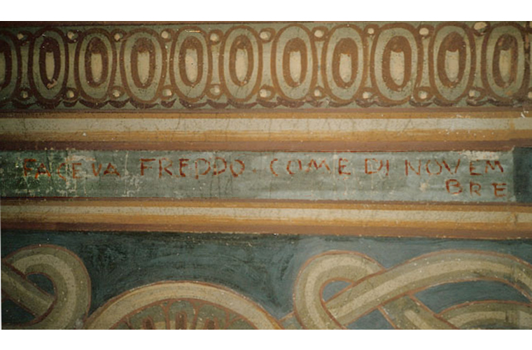 Sentence written in red on the façade discovered under the eaves, top floor. Translation: "1904, it’s as cold now as it was in November".<br />Arezzo, Italy.